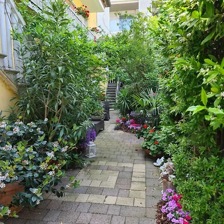 2 Bedrooms With Sea View Terrace In * Τζεσόλο Λίντο